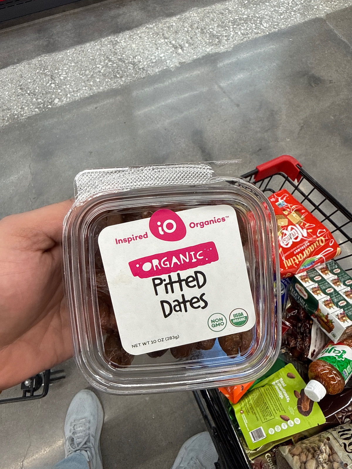 IO BRAND Tub Dates Pitted 10oz